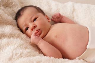 Bio Lagerungskissen für Babys mit Dinkelspreu gefüllt in terracotta und Sitzauflage aus Baumwolle